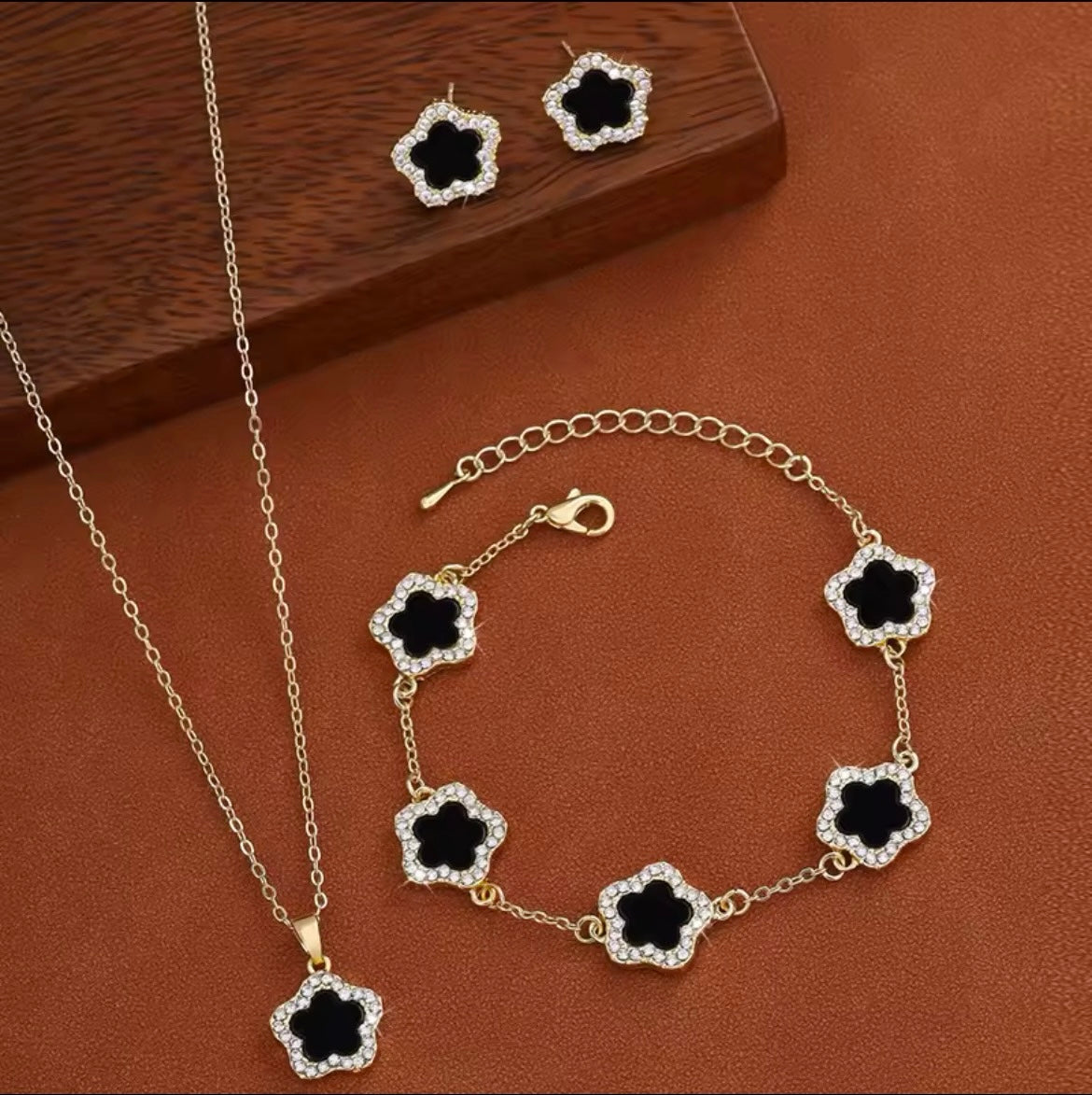 Luxury five leaf clover set