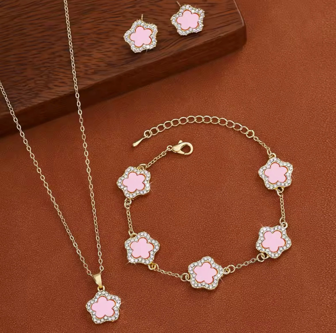 Luxury five leaf clover set