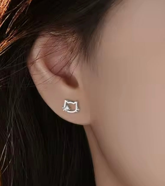 925 Sterling silver hello kitty stud earrings