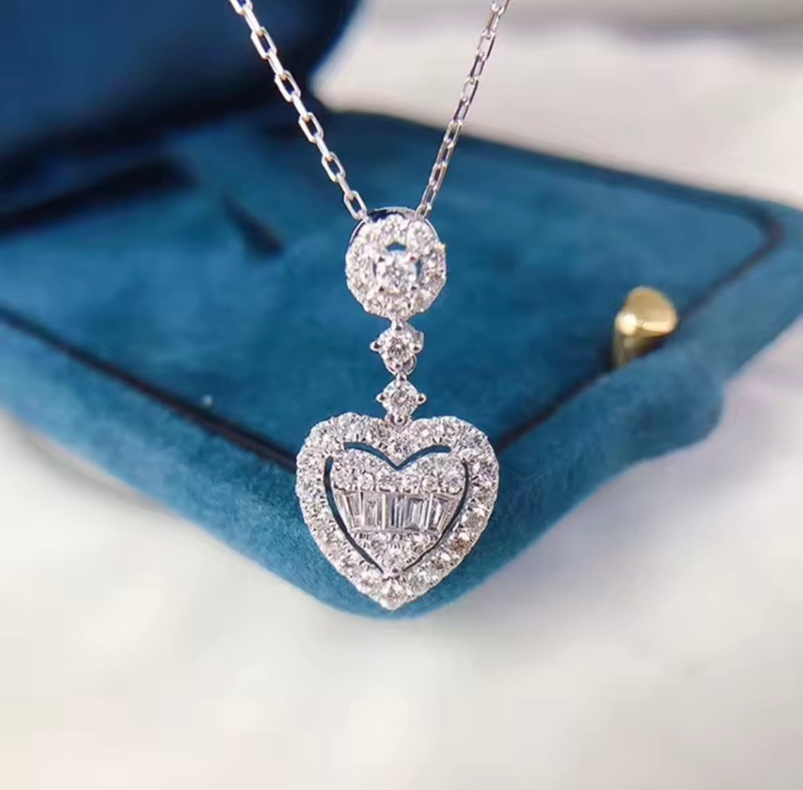 Cubic Zirconia Heart pendant