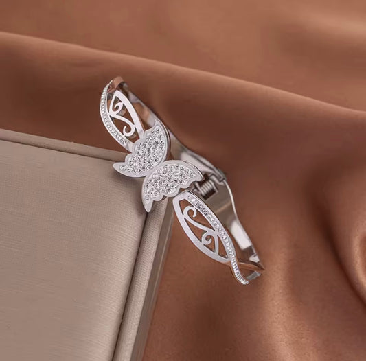 Luxurious crystal butterfly bracelet