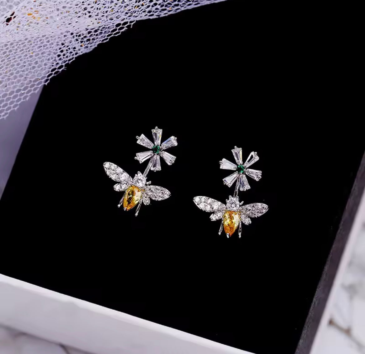 925 Sterling silver sunflower bee earrings
