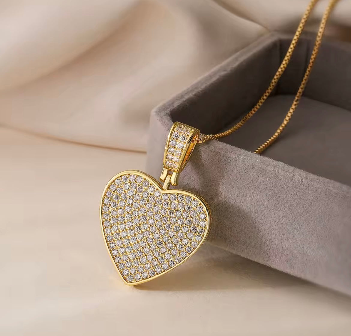 Cubic Zirconia gold heart necklace