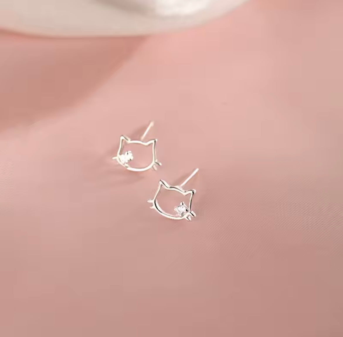 925 Sterling silver hello kitty stud earrings