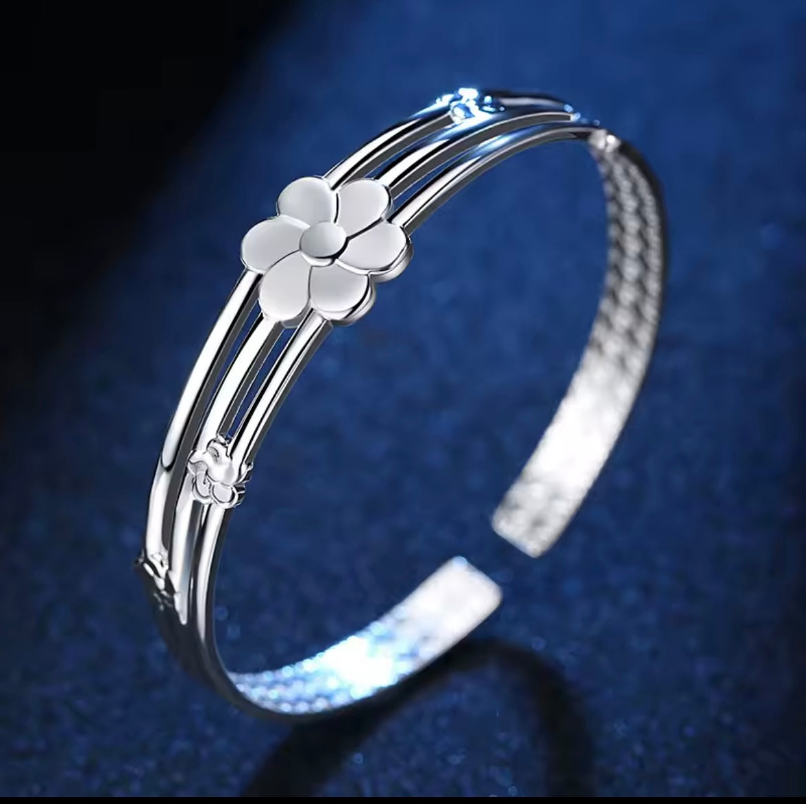 925 Sterling Silver Flower Open Bangle Bracelet