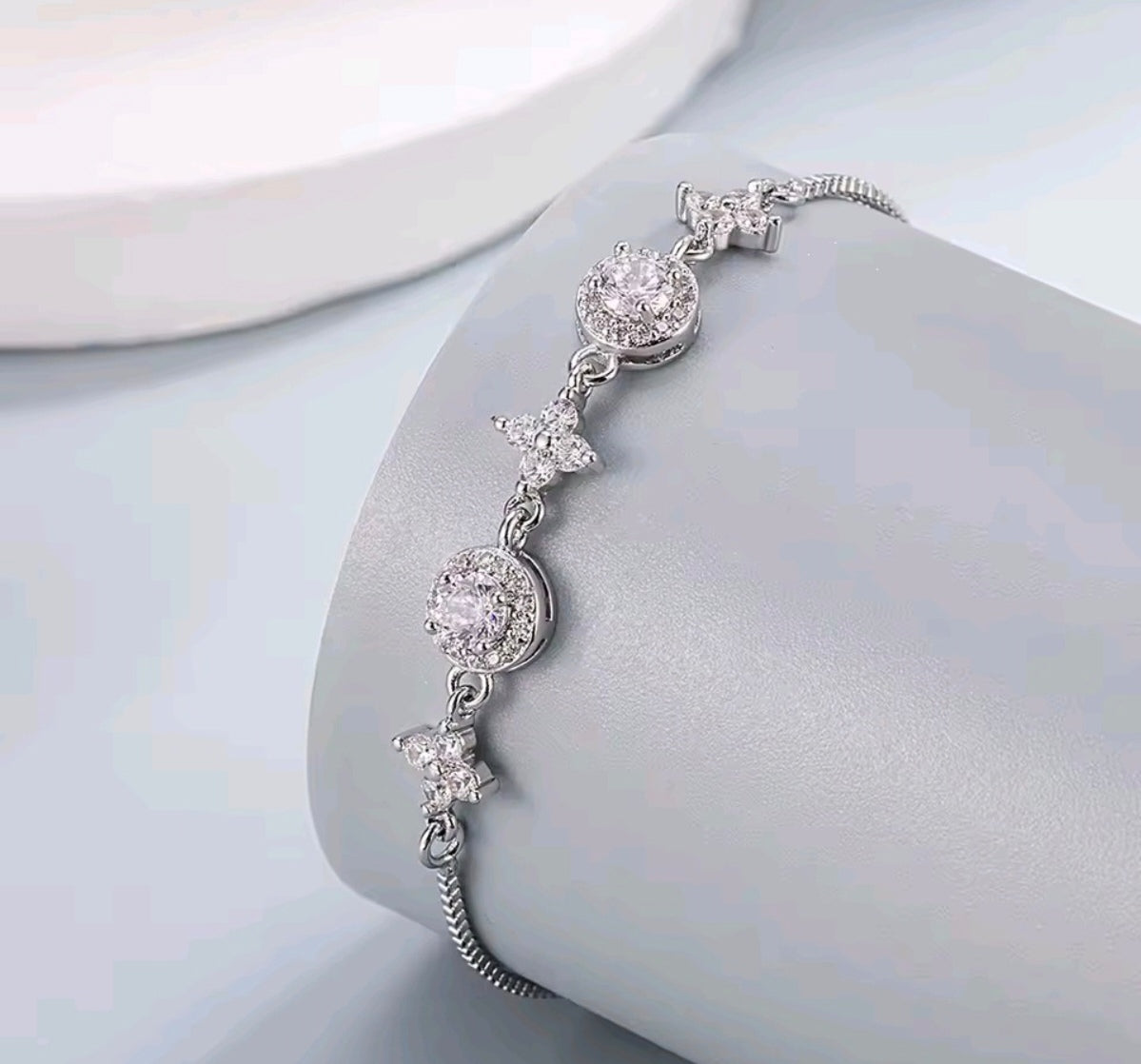 925 sterling silver round & leaf bracelet